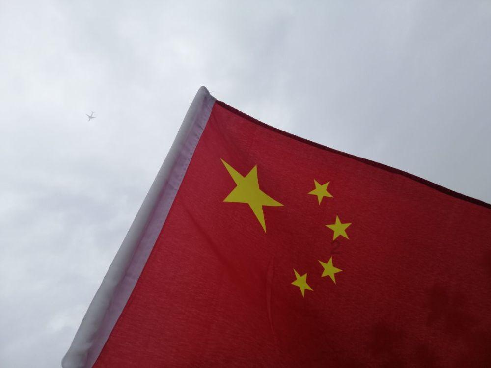 将清明上河图放后,看出一尴尬场景,树下睡觉小伙在干什么